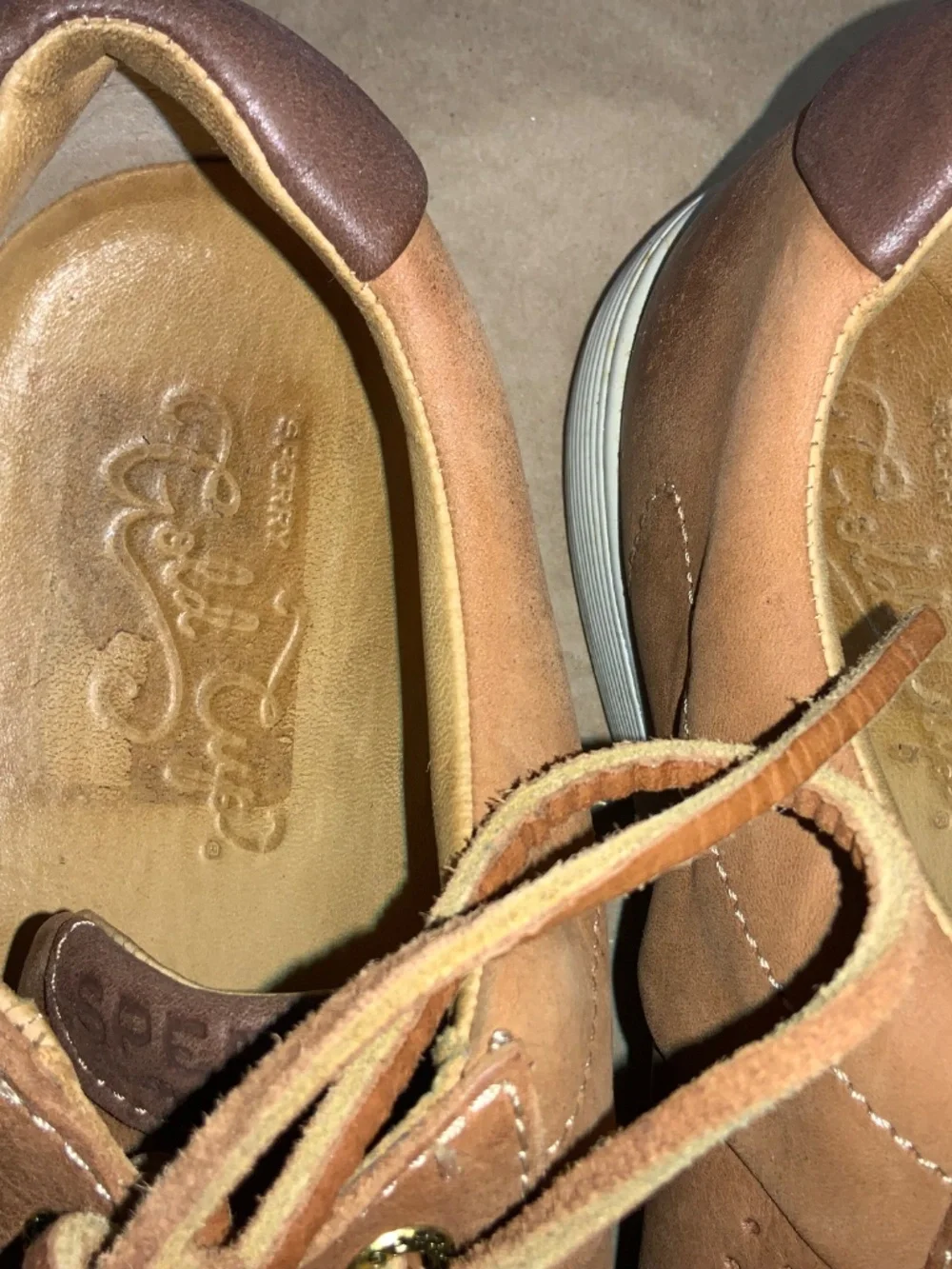Sperry Gold Cup light brown leather low top sneakers Sz 9